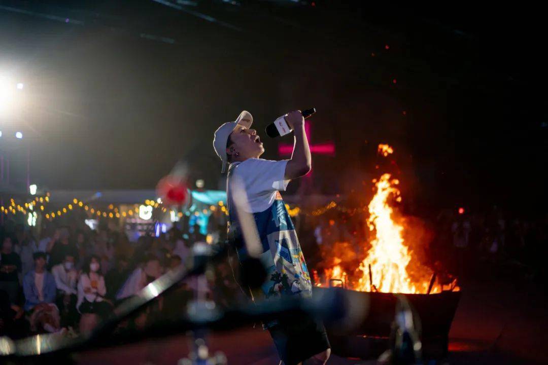 李宁|李宁品牌这次在敦煌砸钱办秀，你听到响了嘛？