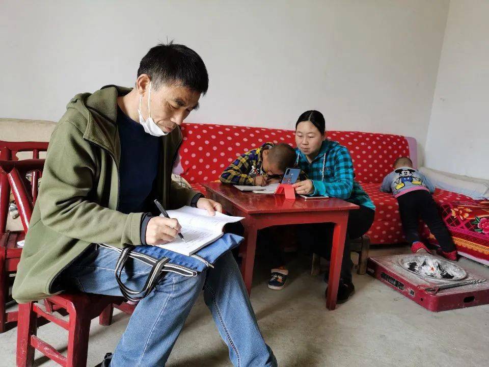鄂有多少人口_青海省有多少人口(3)
