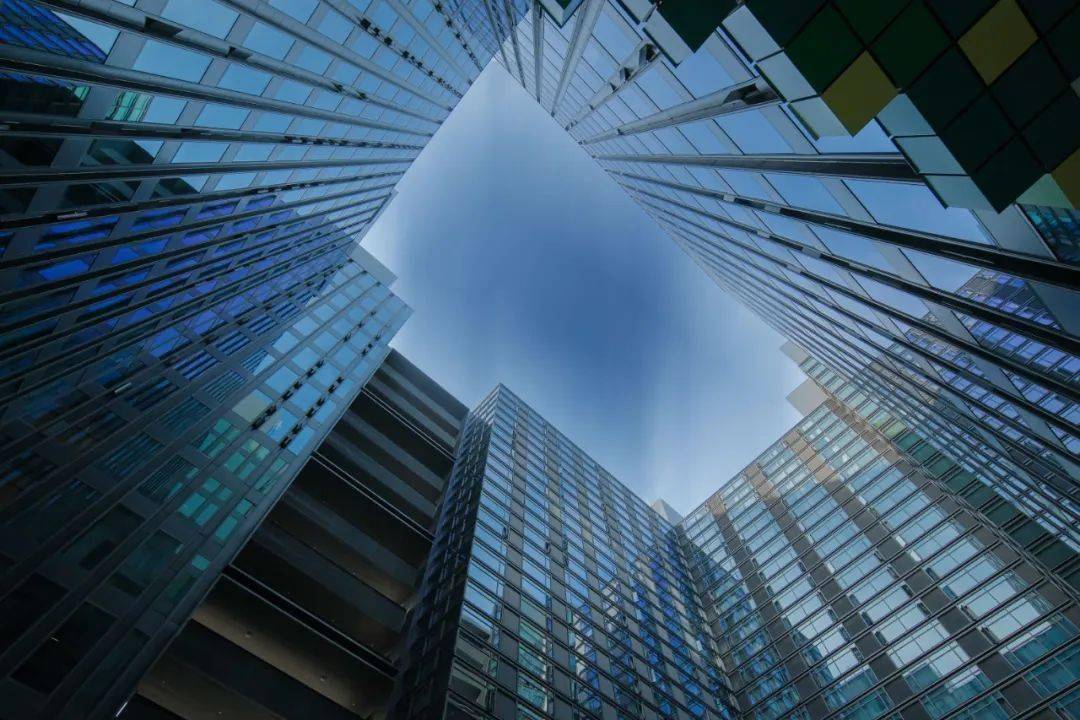 项目|【滚叔街拍】炎夏的炙热渐退，短裙的魅力依旧