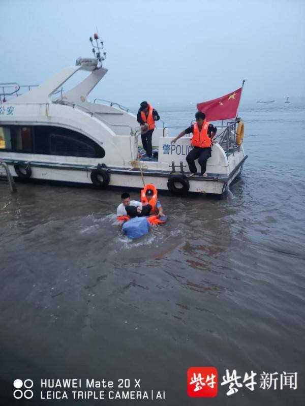 杨昭|生死一瞬间，南京水警救起坠江女子，成7年来成功营救的第57名溺水者