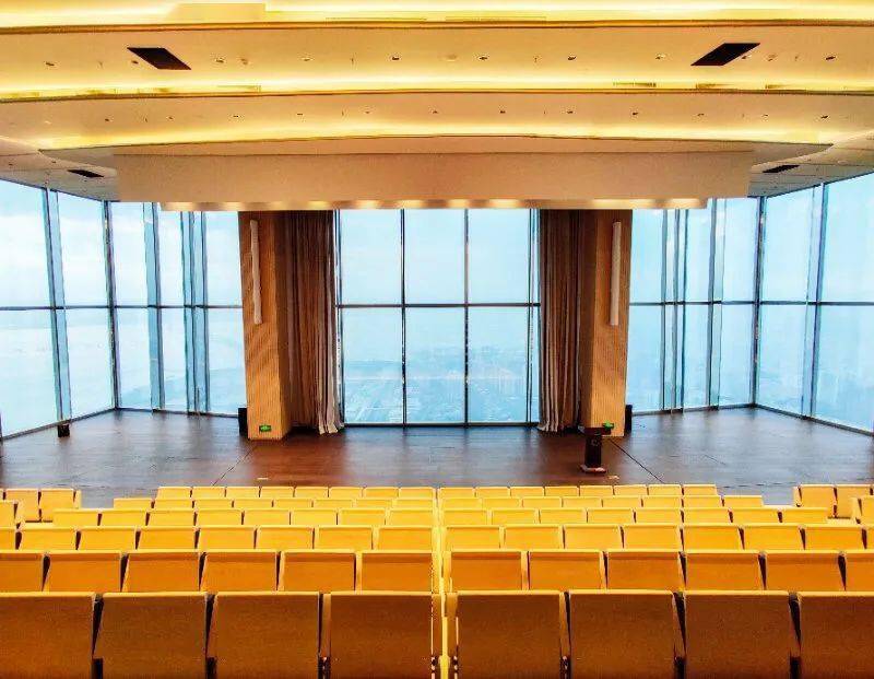 鹏城|深圳四十周年Tony&tony’s上演350m高空走秀引爆鹏城，54岁李若彤惊喜亮相造潮流同款