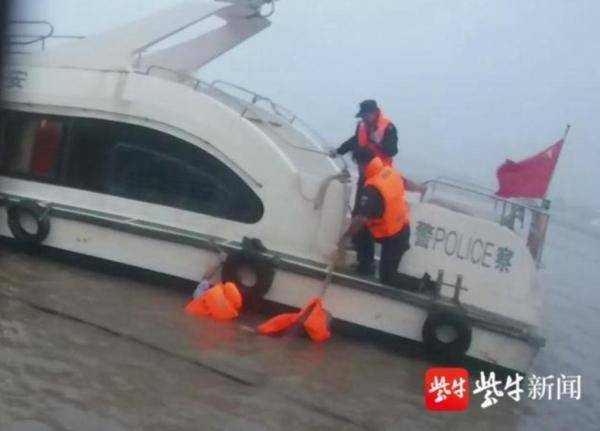 杨昭|生死一瞬间，南京水警救起坠江女子，成7年来成功营救的第57名溺水者