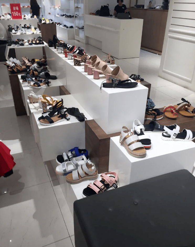 牌子|再见了，达芙妮！东莞80、90后追过的牌子，正在逐渐消失……