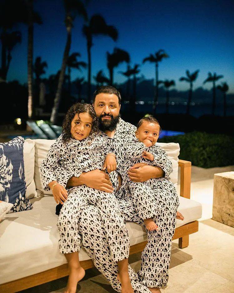 Yeezy|鞋柜就值 1.5 亿!他和 AJ 联名,却对侃爷原味 Yeezy 情有独钟!