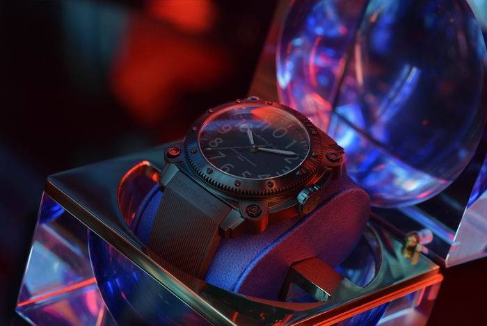 诺兰|诺兰《信条》上映在即，电影未播先火又带热了钛金属腕表