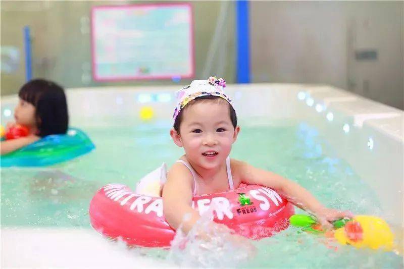 宝宝|洁净水质，超级放心！38.9元抢婴幼儿游泳套餐！游泳+抚触+洗澡...专业恒温水池