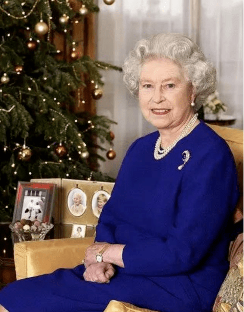 梅根|梅根形象又崩了，竟然出书洗白自己？ 嫉妒凯特是因为珠宝分配不均？