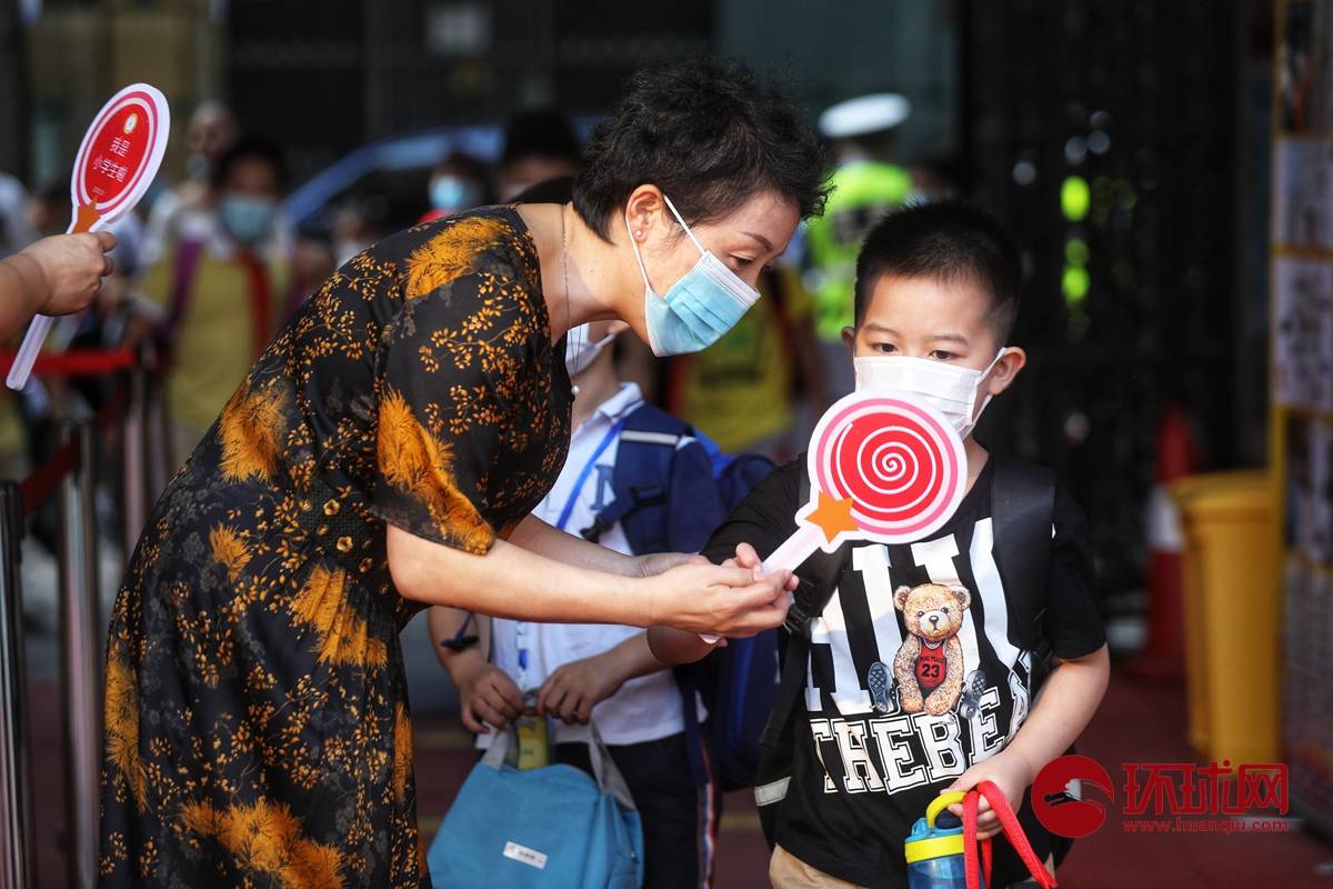 中小学|今天，武汉市2842所中小学幼儿园的139.9万学生全面开学