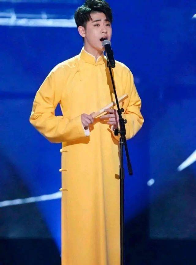 长衫|《德云斗笑社》“一哥”选拔赛！藏在大褂/长衫里的秘密。