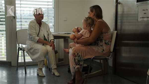 淋巴|2岁“金刚芭比”双手肿成拳套 孩子出生就患怪病