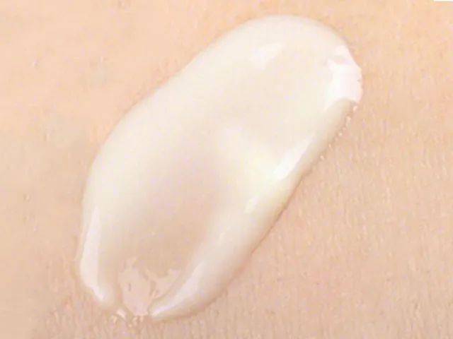 肌肤|超级团｜超低价的雅诗兰黛小棕瓶、倩碧黄油