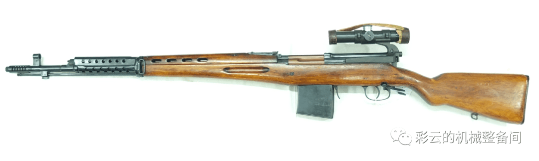 svt-40半自动步枪,加装pu光学瞄准镜的狙击型.