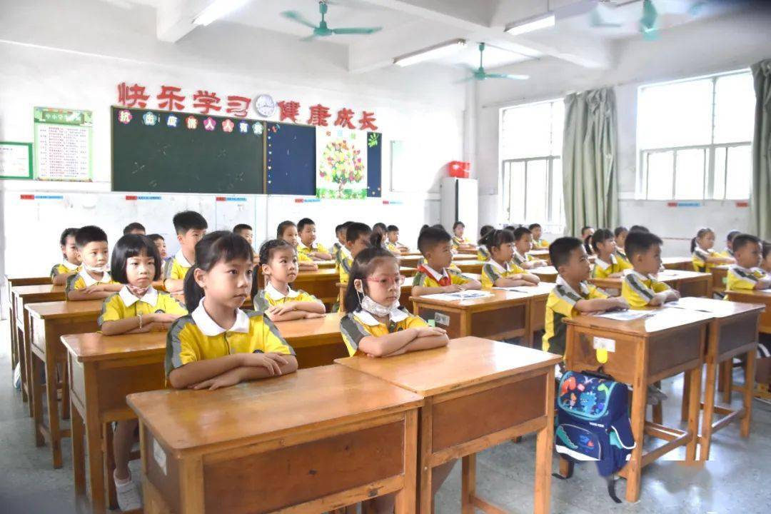 上下滚动查看更多黄江镇第二小学祝 福黄江中学黄江实验小学图片,视频