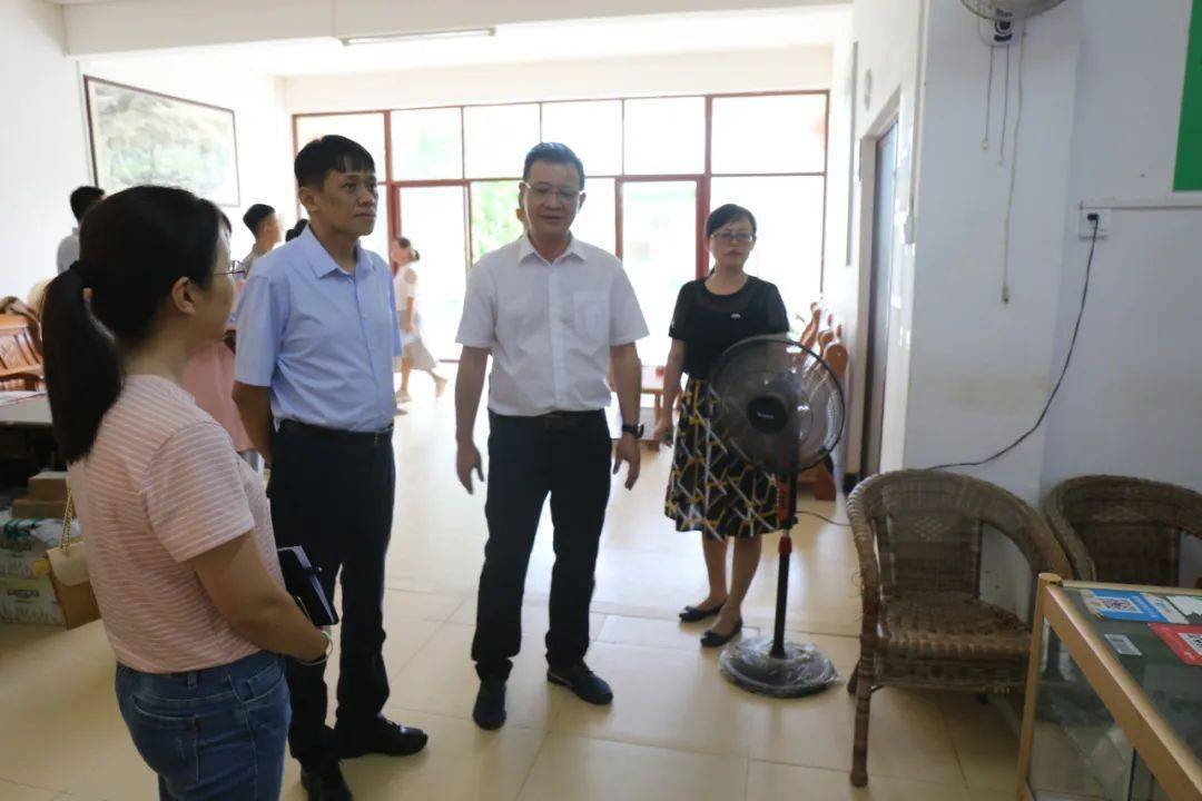 省商务厅电商处林海云处长一行,白沙县人民政府常务副县长陈文强在