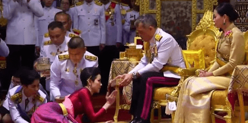 延禧|岳汉：泰国版“甄嬛传”——《延禧攻略》与《走向共和》之间，还差多少个诗妮娜？