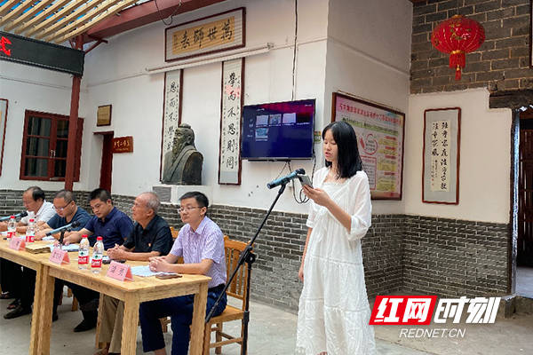 石羊塘镇|农家书屋话感恩 湖南石羊塘镇举行大学新生座谈会暨金秋助学活动