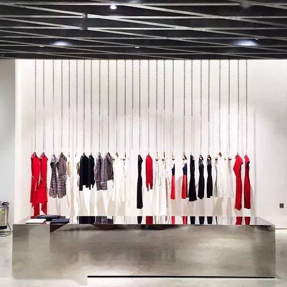 店铺|秋装陈列，这样做店铺业绩跑赢2020。