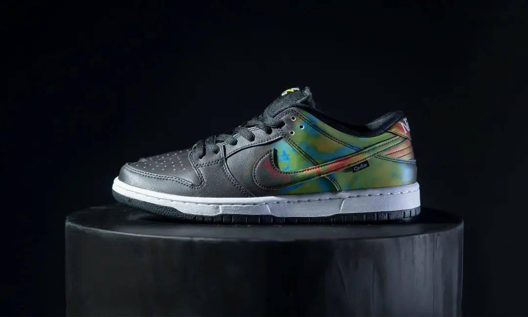 Nike|如何利用变色的 Nike Dunk 在朋友圈里收获「赞」？
