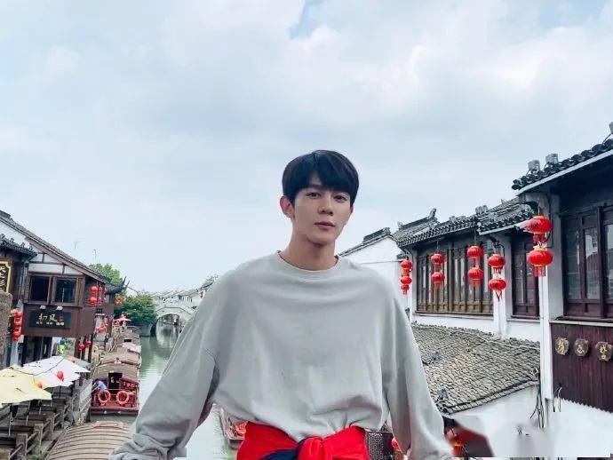 郑云龙|虞书欣换人设？万茜自导自演？夏之光惺惺作态？郑云龙泥塑自己？乃万工作室大换血？