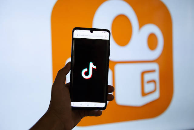 快手|快手和抖音越长越像，背后是盯上了信息流广告的蛋糕