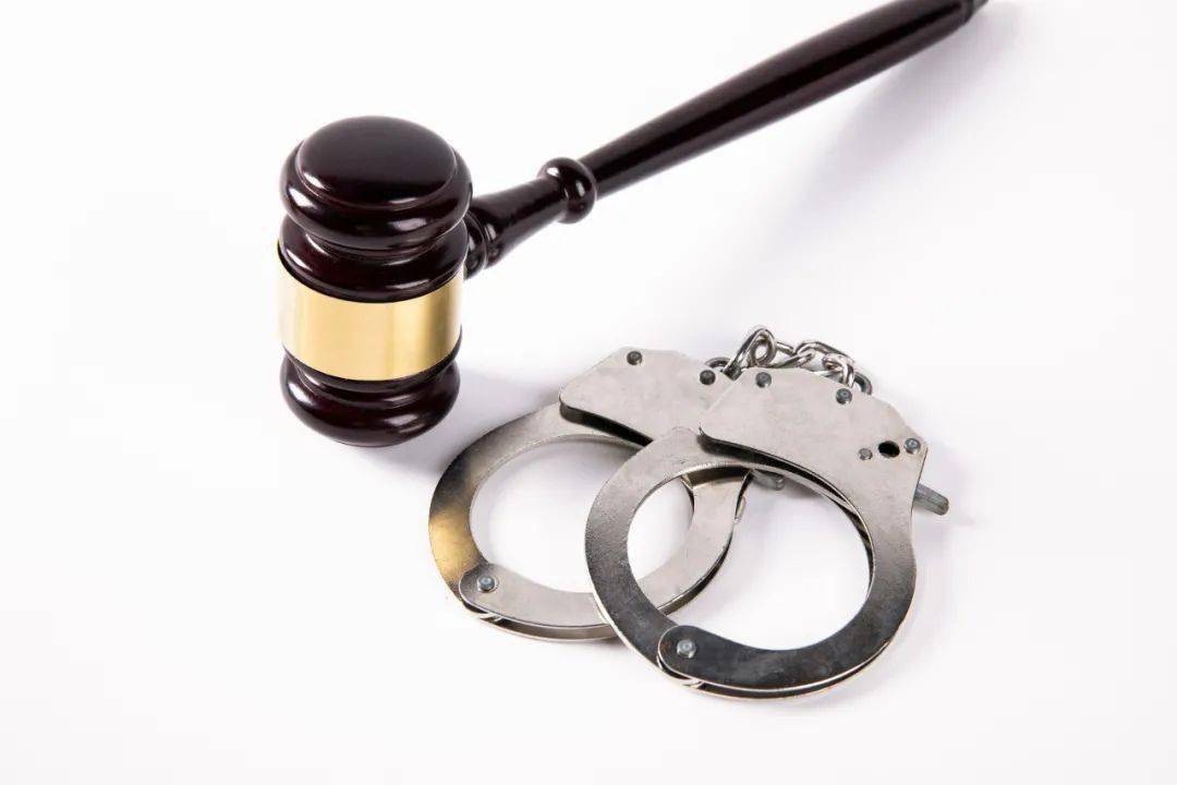 股票|累计成交近30亿，非法获利1.1亿！女基金经理因＂老鼠仓＂被判有期徒刑五年