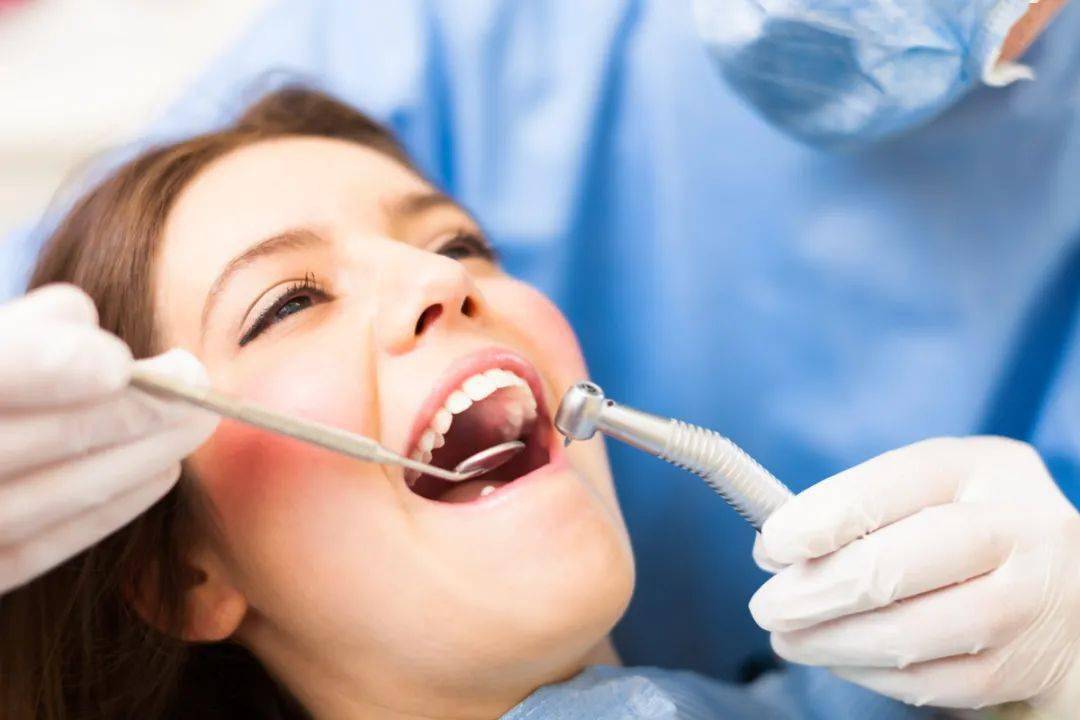 听牙医的:千万别等到牙齿疼痛难忍才去看牙,可能已经晚了