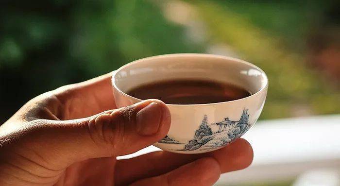 茶叶|盖子到底是掀开还是盖上？茶叶在出汤后