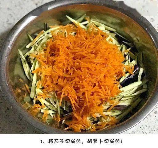 做法|简单的做法,好吃又健康! ????茄子玉米面饼