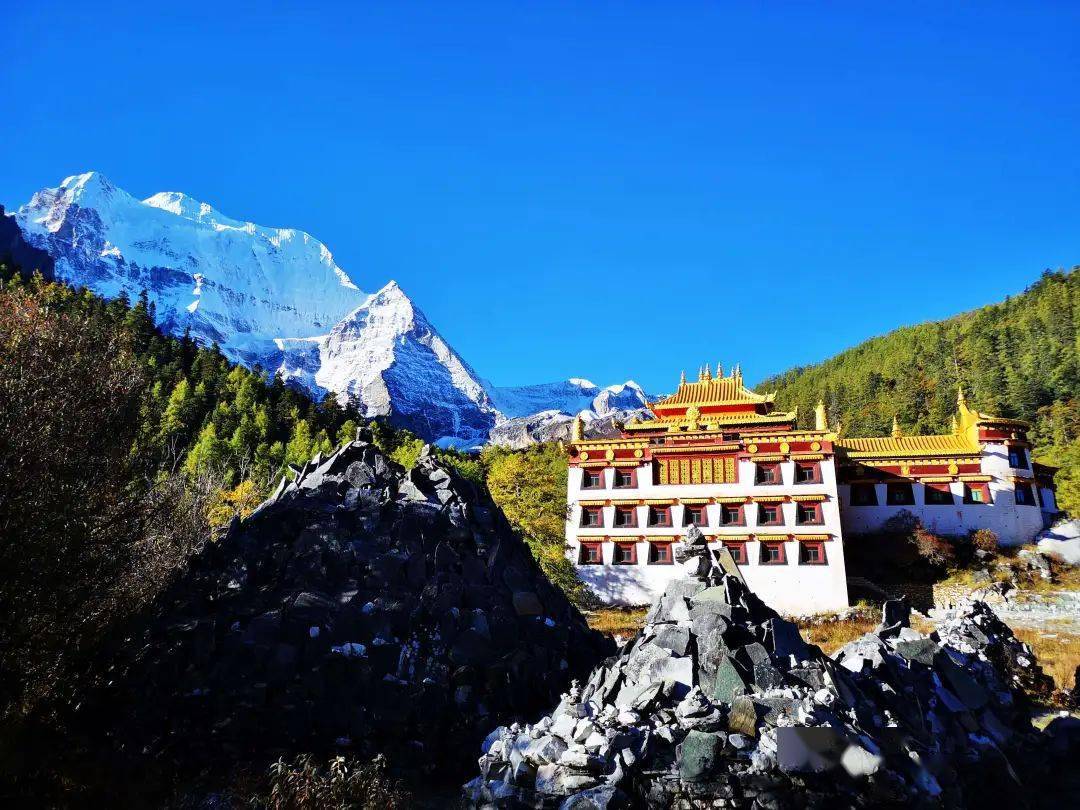 山是什么颜色啊 d9cf6f184dab499f9d745da7b87ff1e6.jpeg