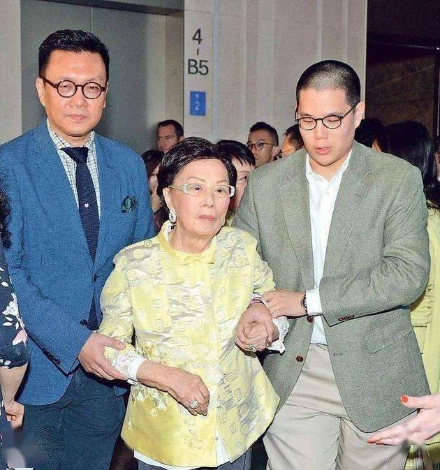 帝王|香港第一阔太：非帝王绿翡翠不戴，丧夫反赚100亿！就连四太见她都低头！