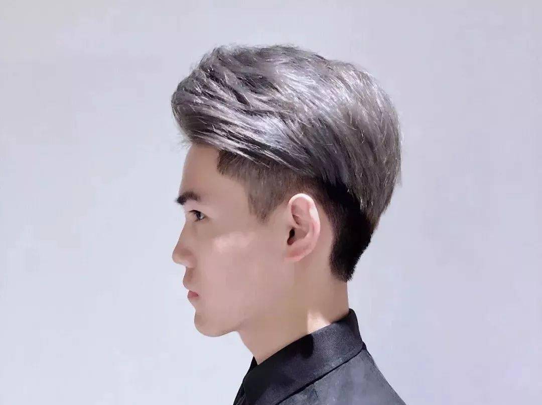 ‘熊猫体育首页’
2020年最值得剪的16款男生发型(图11)