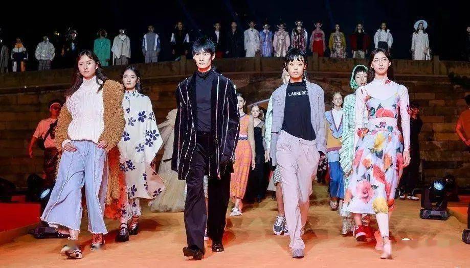 门店|【终端】开服装店不懂这『9大吸客法则』，活该你店里没人！