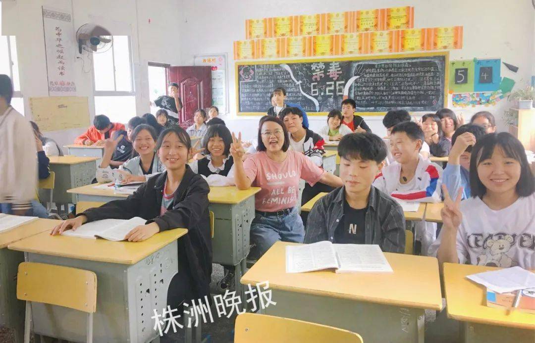 600分|班上30人高考22人超600分！湖南这位女教师超厉害！今年51岁的她又做了个决定……