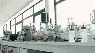 贫民窟|杨幂熬夜后护肤要花2万块？怪不得皮肤吹弹可破！贫民窟女孩就不配消除熬夜痘、黑眼圈吗？