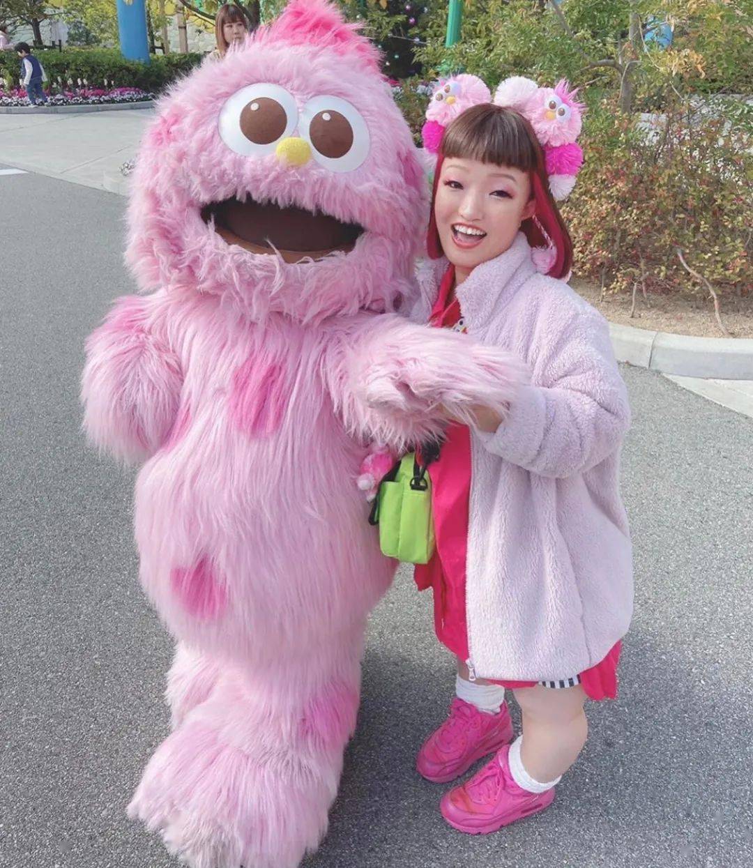 夜店|身高只有1.24m的侏儒女，却成了东京某夜店的最人气舞女，你不努力谁替你坚强？