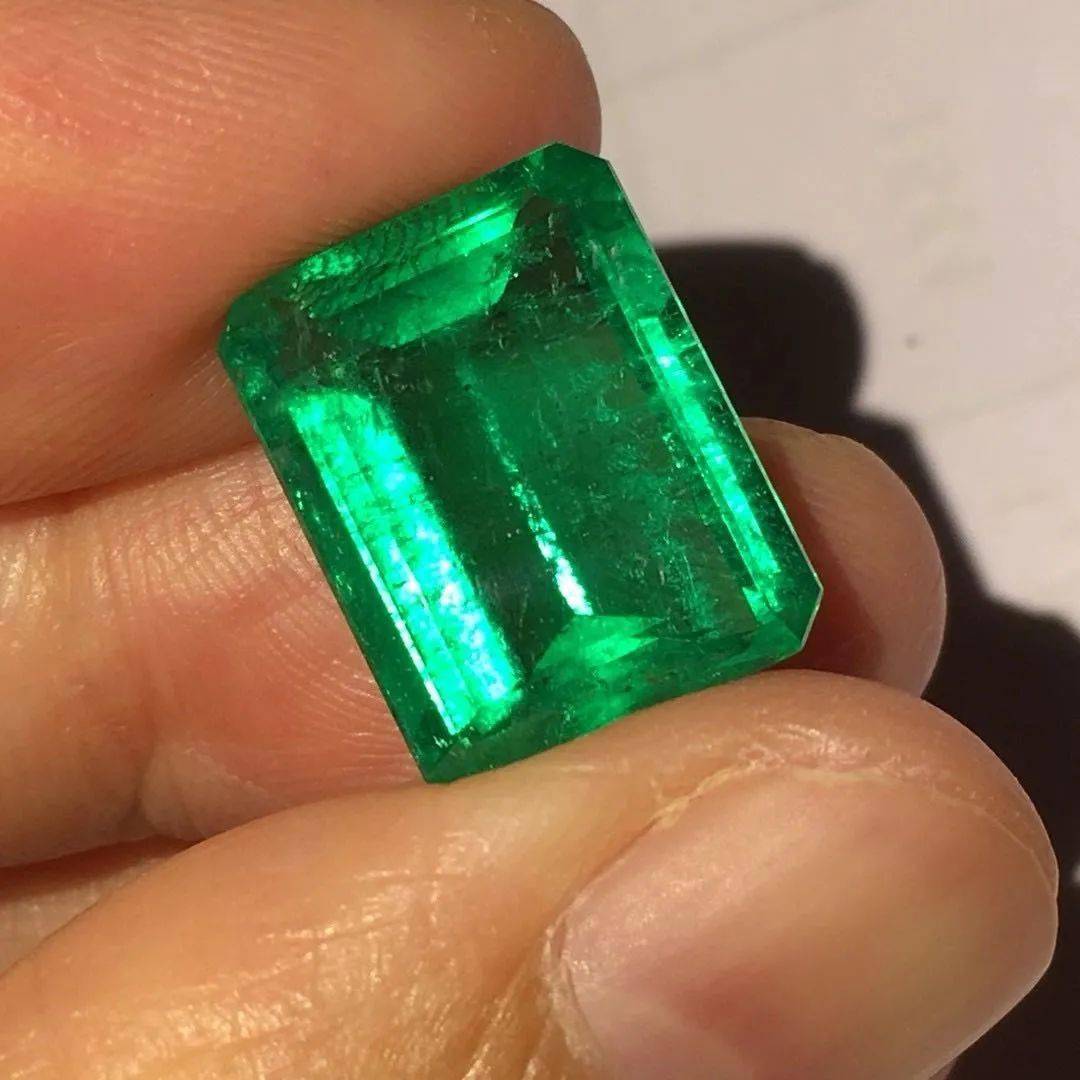 区别|女人戴珠宝和戴黄金首饰有什么区别？