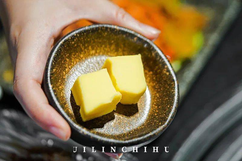 店里|在教室里吃烤肉！6.8折还送肉送饮料！