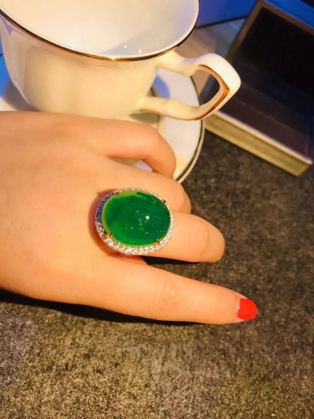 区别|女人戴珠宝和戴黄金首饰有什么区别？