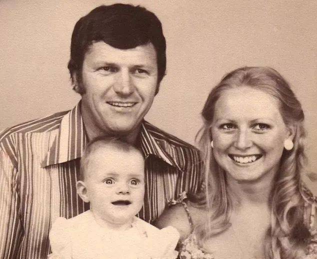 婚纱|巩俐差点当王妃？最终却输给更年轻的她？哭着穿上20000多颗珍珠婚纱…