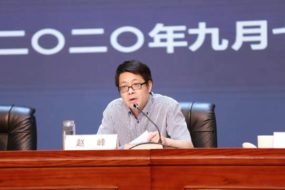 江苏省农村信用社联合社党委副书记景伯秋讲话时要求:徐州农村商业