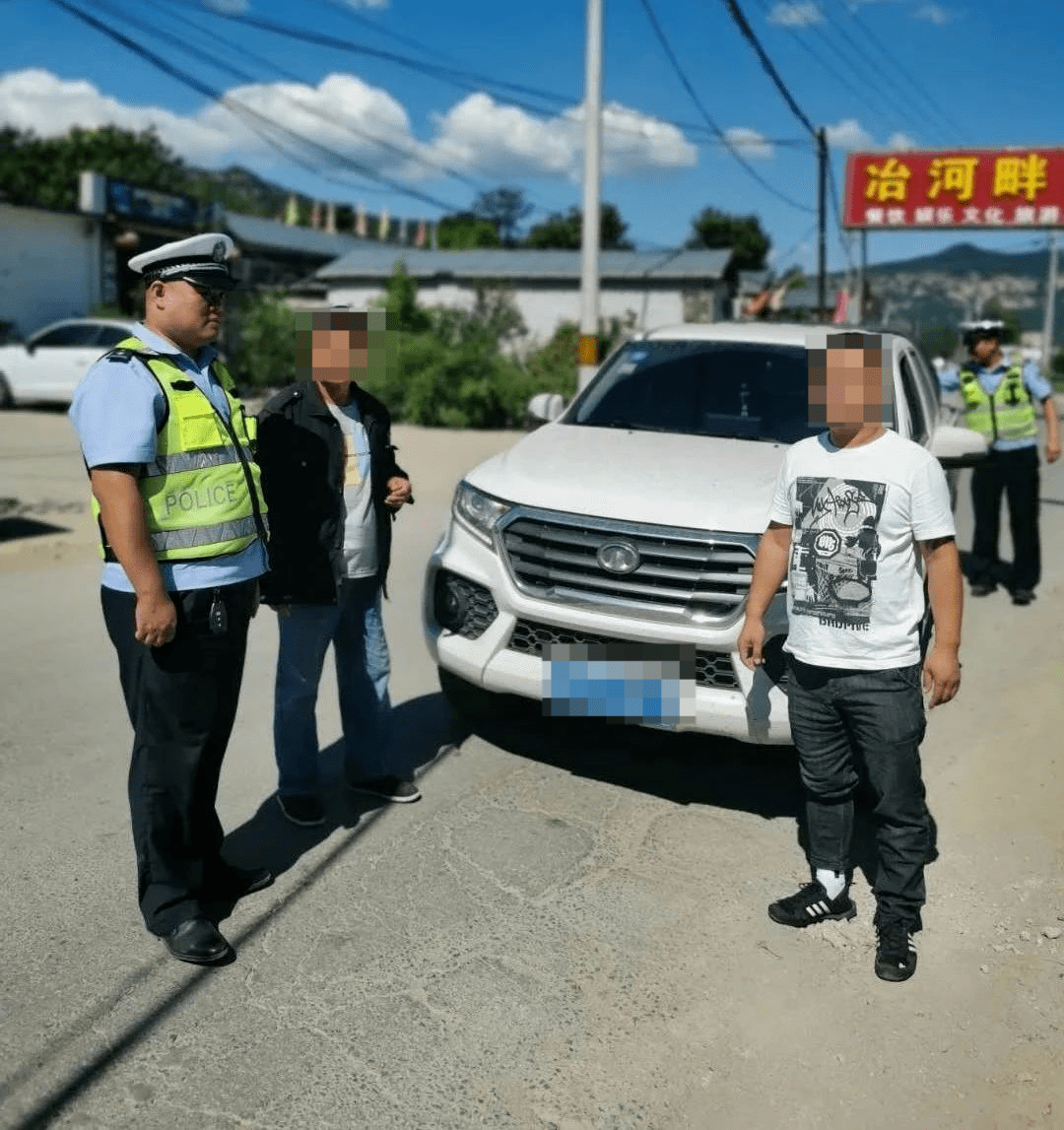 井陉交警人性化执法 找车把违法人送回家