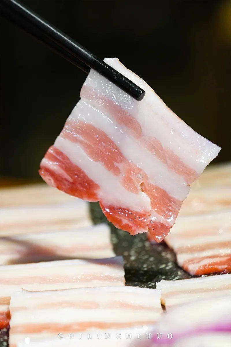 店里|在教室里吃烤肉！6.8折还送肉送饮料！