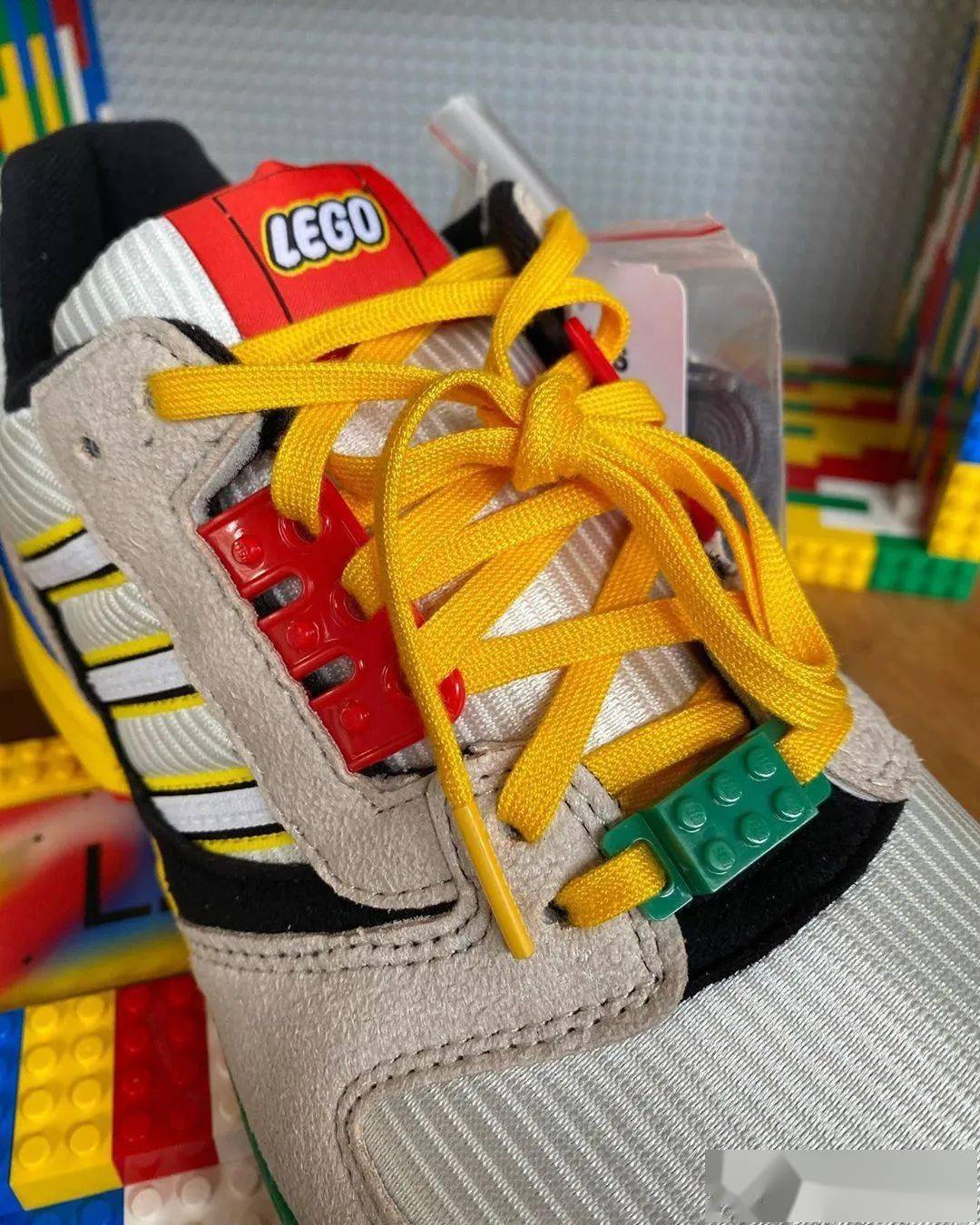 配色|Sean Wotherspoon 亲晒乐高 x adidas 联名鞋款