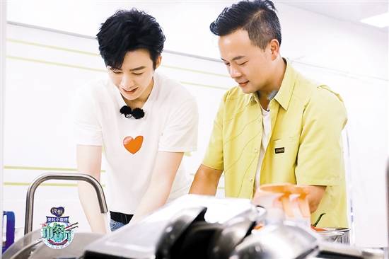 节目|《中餐厅4》 刘宇宁：没有过去的经历，当不了“万能员工”