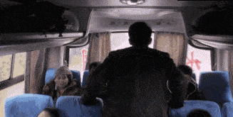 搞笑GIF:交到这样的女朋友 注定每天都有惊喜