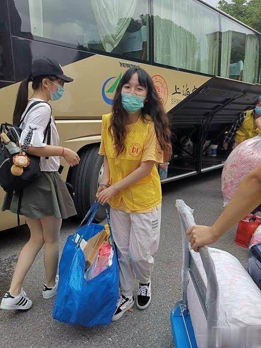 志愿者|“欢迎回家”上海电机学院“小黄人”志愿者在行动