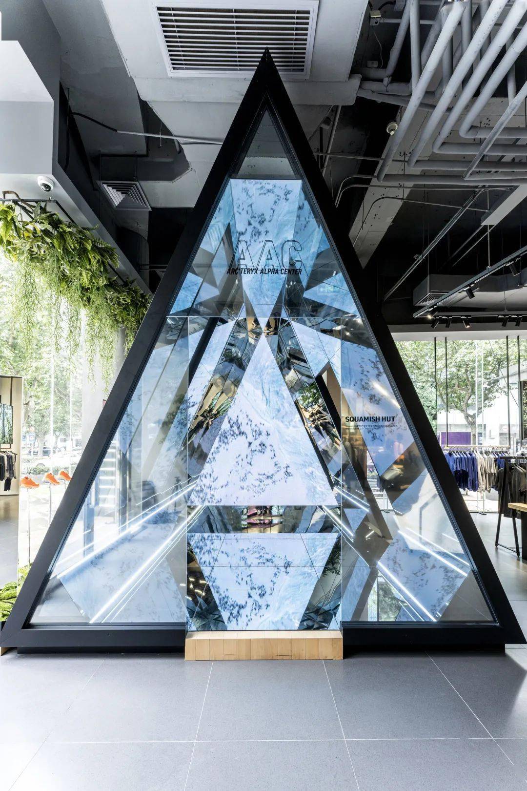 Outdoor|飞向「潮流」一端的ARC'TERYX始祖鸟,还有什么值得我们去探索