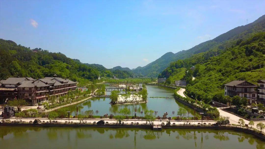 恩施市白杨坪镇洞下槽村大型融媒体网络直播《走村直播看脱贫》中央