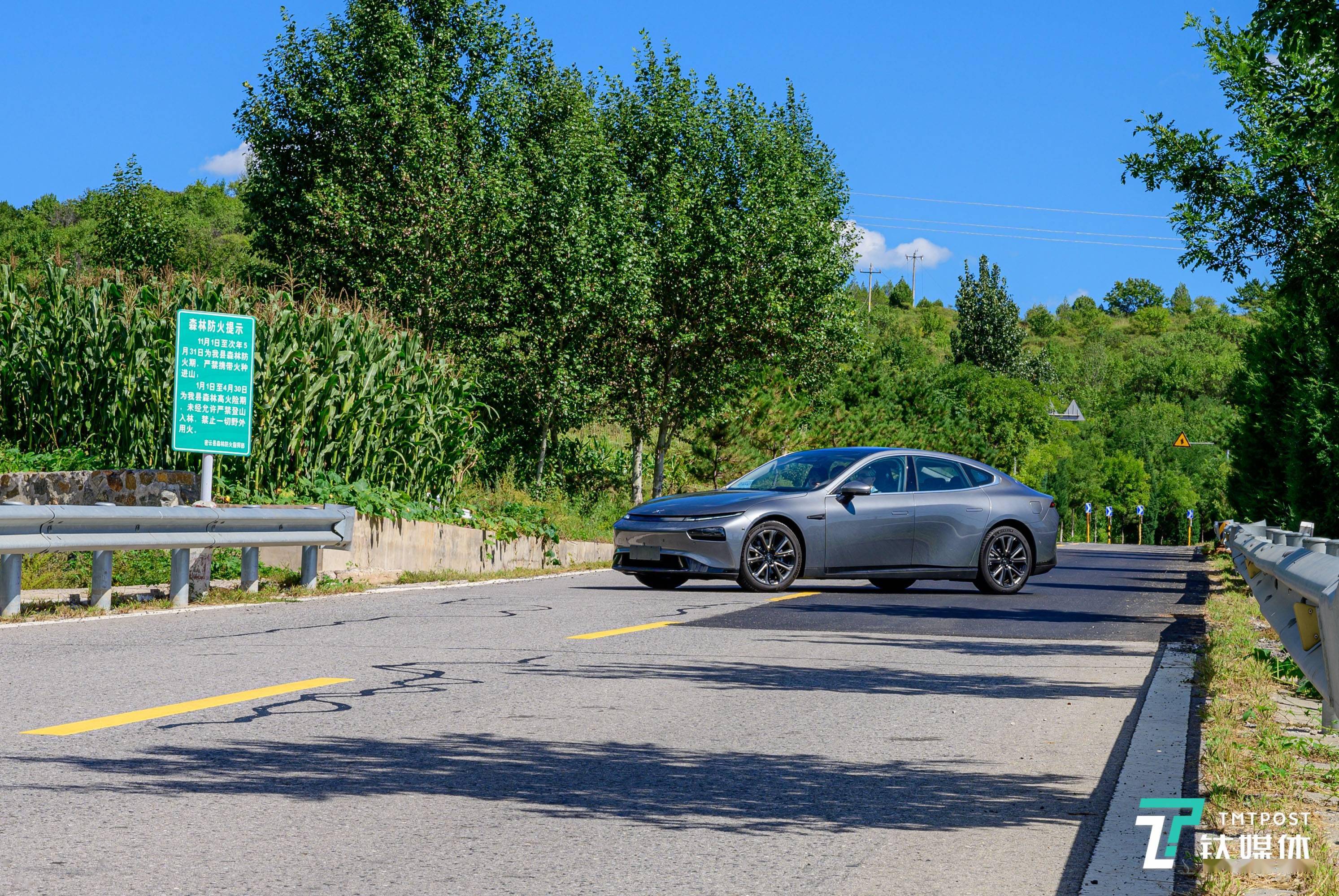 小鹏p7道路试驾,轿跑设计非常"吸睛",续航满足远游需求 | 钛极客