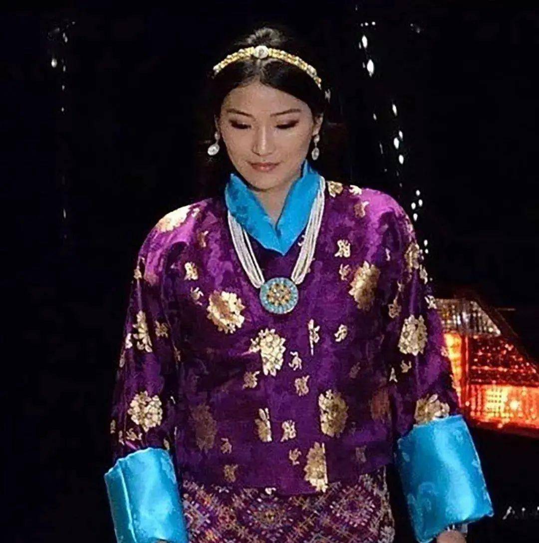 终身|7岁定终身，29岁怀二胎……这个不丹王后有点不一般！